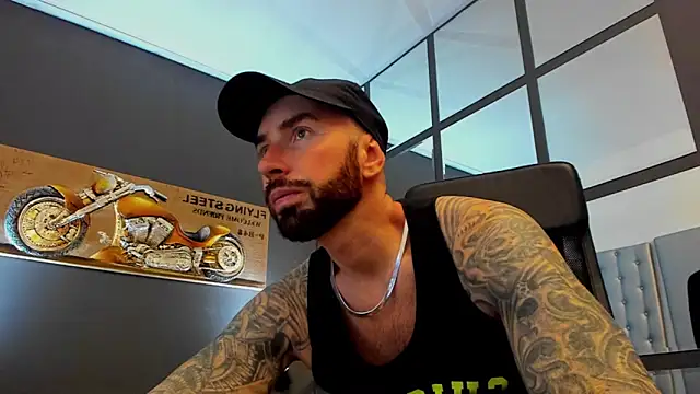 Snapshot of AronGrant chatting on 12-16-25, 10:31 AronGrant online show from 12-16-25, 10:31