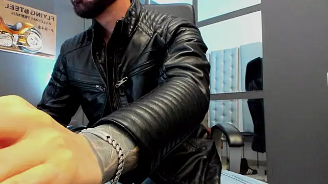 Snapshot of AronGrant chatting on 12-17-25, 09:15 AronGrant online show from 12-17-25, 09:15