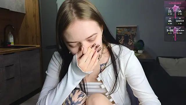 Snapshot of doll_lol_ chatting on 01-21-25, 11:24 doll lol online show from 01-21-25, 11:24