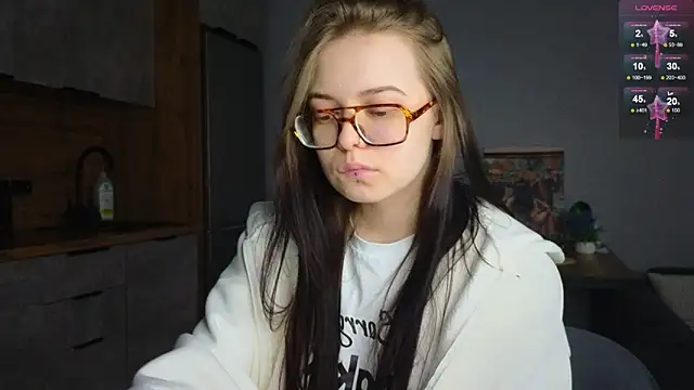 Snapshot of doll_lol_ chatting on 01-23-25, 11:04 doll lol online show from 01-23-25, 11:04