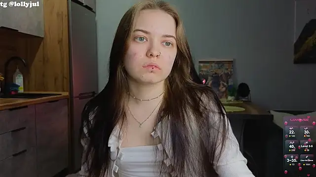 Snapshot of doll_lol_ chatting on 03-13-25, 10:10 doll lol online show from 03-13-25, 10:10