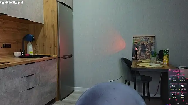 Snapshot of doll_lol_ chatting on 03-15-25, 02:56 doll lol online show from 03-15-25, 02:56