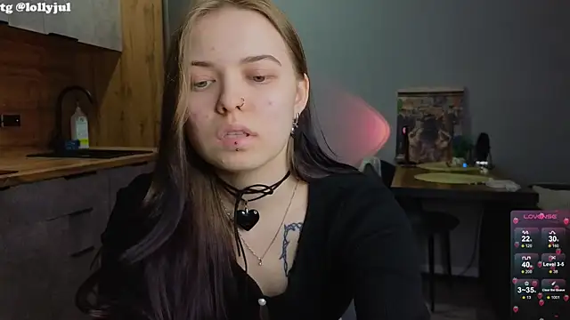 Snapshot of doll_lol_ chatting on 03-16-25, 02:32 doll lol online show from 03-16-25, 02:32