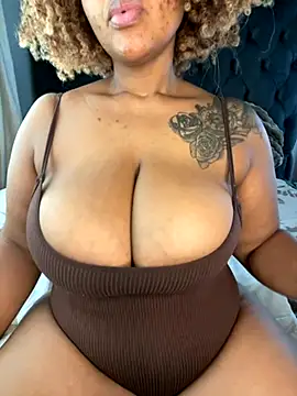 Snapshot of MILL204 chatting on 12-04-25, 04:44 MILL204 online show from 12-04-25, 04:44