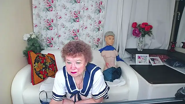 Snapshot of YourHotGranny chatting on 06-02-26, 10:39 YourHotGranny online show from 06-02-26, 10:39