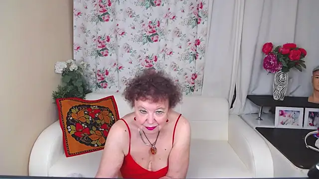 Snapshot of YourHotGranny chatting on 06-12-26, 10:25 YourHotGranny online show from 06-12-26, 10:25