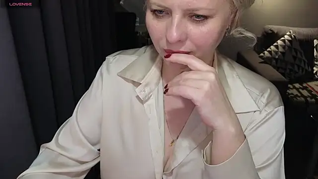 Snapshot of Gray_swann chatting on 02-26-25, 11:26 Gray swann online show from 02-26-25, 11:26