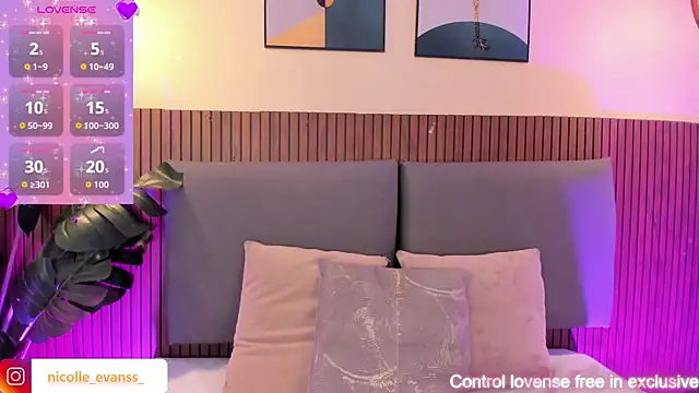 NicolleeEvanss online show from 04-28-26, 11:37