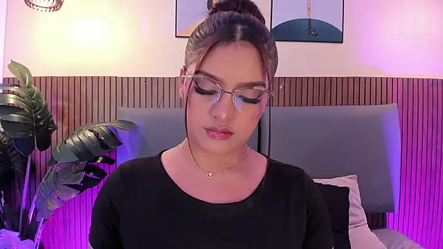 NicolleeEvanss online show from 05-27-26, 11:18