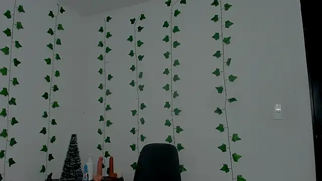 Miaa Garcia online show from 12-22-25, 10:18