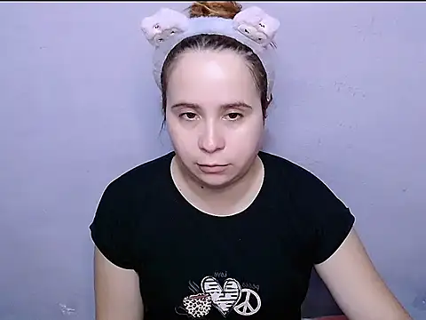 Snapshot of SubLayla01 chatting on 07-03-26, 05:30 SubLayla01 online show from 07-03-26, 05:30