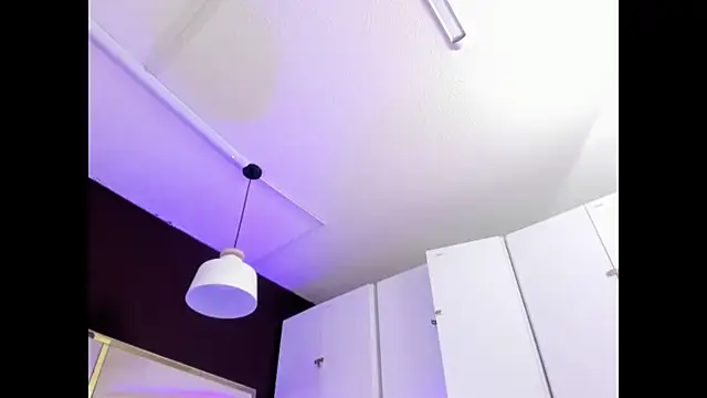 April bowie online show from 10-24-25, 11:17