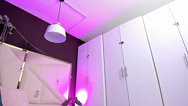 April bowie online show from 12-19-25, 11:28