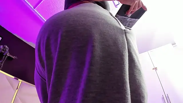 April bowie online show from 01-19-26, 11:47