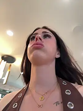 Snapshot of aus_queen chatting on 02-24-26, 10:52 aus queen online show from 02-24-26, 10:52