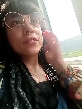 Hellen dumont online show from 12-19-25, 04:36