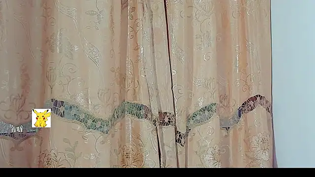 Snapshot of honey_skin chatting on 12-22-24, 10:15 honey skin online show from 12-22-24, 10:15