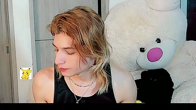 Snapshot of honey_skin chatting on 12-28-24, 08:47 honey skin online show from 12-28-24, 08:47