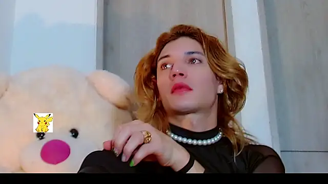 Snapshot of honey_skin chatting on 02-12-25, 05:15 honey skin online show from 02-12-25, 05:15