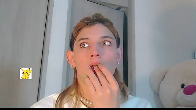 Snapshot of honey_skin chatting on 02-23-25, 10:09 honey skin online show from 02-23-25, 10:09