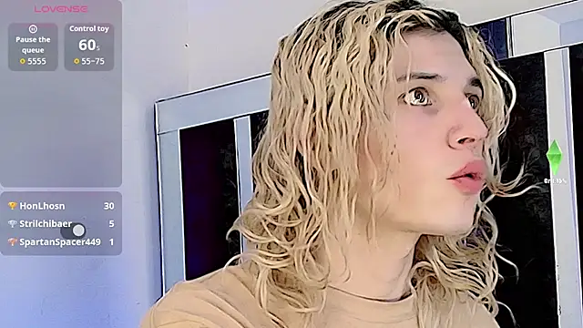 Snapshot of honey_skin chatting on 09-16-25, 09:27 honey skin online show from 09-16-25, 09:27