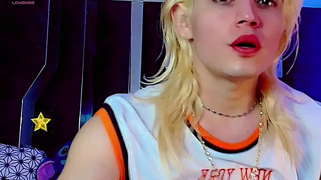 Snapshot of honey_skin chatting on 05-16-26, 10:36 honey skin online show from 05-16-26, 10:36