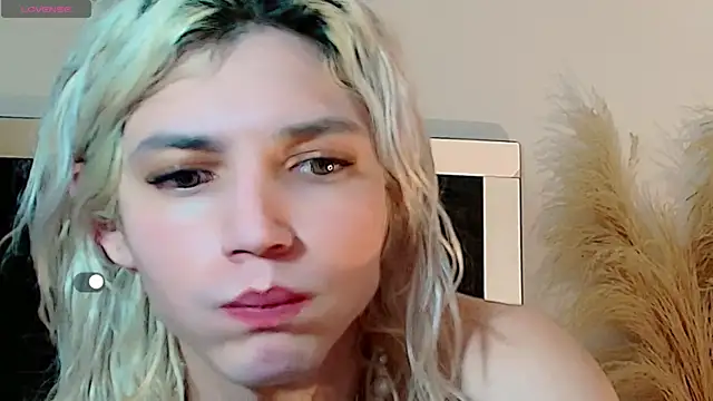 Snapshot of honey_skin chatting on 07-17-26, 04:45 honey skin online show from 07-17-26, 04:45