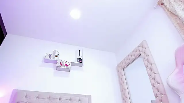 lorennahernandez01 online show from 01-28-25, 10:56