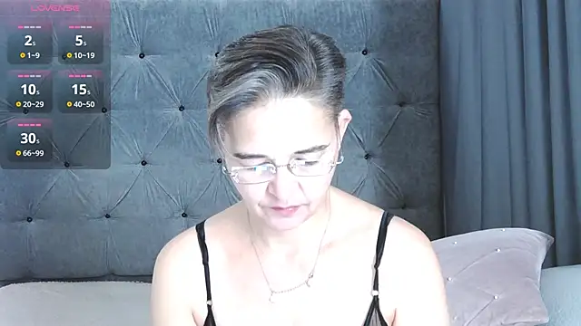 StaceyDarling online show from 11-14-25, 06:23