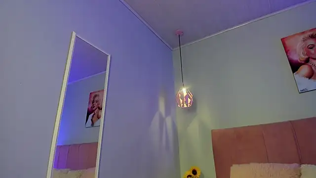 ScarletGV online show from 04-27-26, 03:59