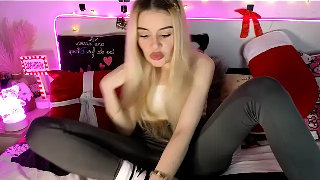 nicollewetpussy online show from 12-18-25, 11:00