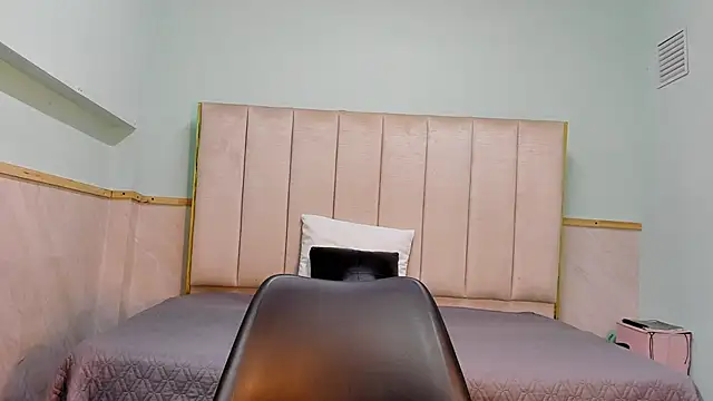 Snapshot of alice_greco chatting on 03-21-25, 02:07 alice greco online show from 03-21-25, 02:07