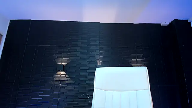 Snapshot of alice_greco chatting on 10-08-25, 05:32 alice greco online show from 10-08-25, 05:32