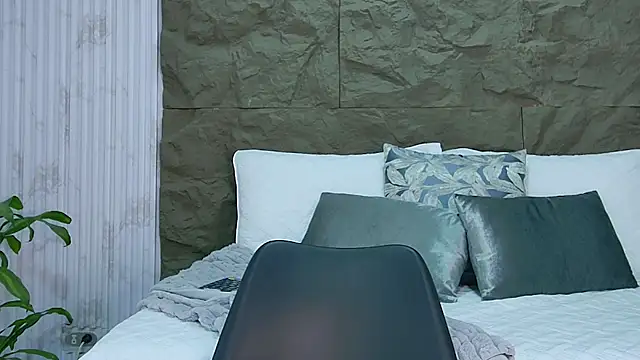 Snapshot of alice_greco chatting on 12-13-25, 07:53 alice greco online show from 12-13-25, 07:53