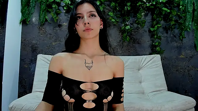 Snapshot of alice_greco chatting on 12-15-25, 03:44 alice greco online show from 12-15-25, 03:44