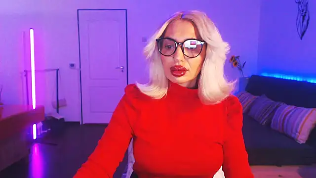 Snapshot of beauty_chl0e chatting on 12-19-24, 08:13 beauty chl0e online show from 12-19-24, 08:13