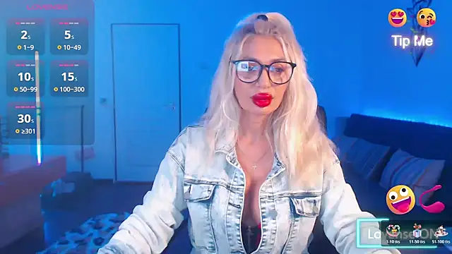 Snapshot of beauty_chl0e chatting on 11-22-25, 07:02 beauty chl0e online show from 11-22-25, 07:02