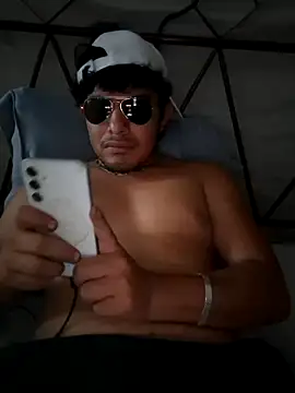 Snapshot of GusssHOT chatting on 10-03-25, 10:07 GusssHOT online show from 10-03-25, 10:07