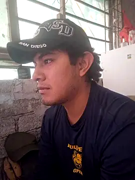 Snapshot of GusssHOT chatting on 10-17-25, 03:47 GusssHOT online show from 10-17-25, 03:47