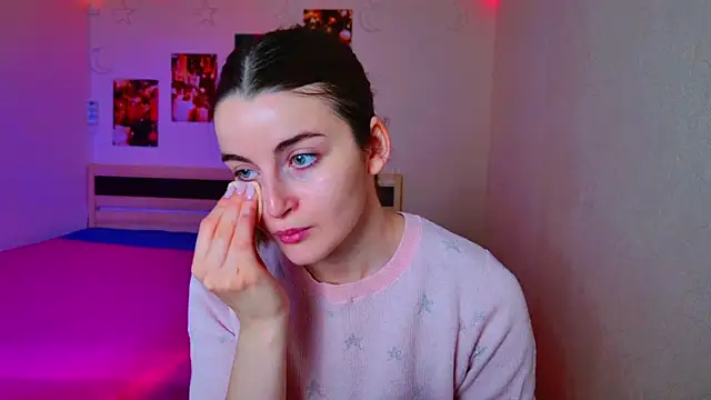 Miss Arwen online show from 12-13-24, 02:10