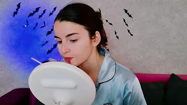 Miss Arwen online show from 10-16-25, 03:40