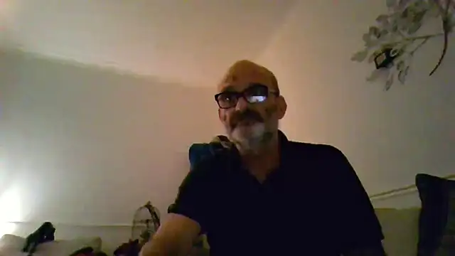 Snapshot of Shyboy817 chatting on 12-20-25, 09:00 Shyboy817 online show from 12-20-25, 09:00