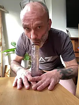 Snapshot of Shyboy817 chatting on 03-20-26, 04:23 Shyboy817 online show from 03-20-26, 04:23