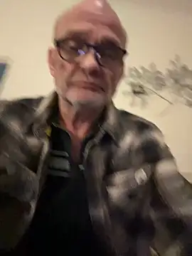 Snapshot of Shyboy817 chatting on 04-07-26, 02:23 Shyboy817 online show from 04-07-26, 02:23