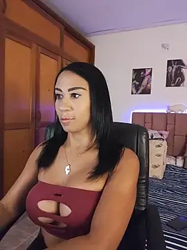 Snapshot of charlotte_bayron02 chatting on 06-02-26, 12:56 charlotte bayron02 online show from 06-02-26, 12:56