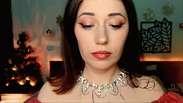 Snapshot of MissBeverlyMills chatting on 12-25-24, 08:17 MissBeverlyMills online show from 12-25-24, 08:17