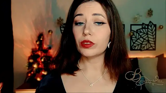 Snapshot of MissBeverlyMills chatting on 01-01-25, 06:49 MissBeverlyMills online show from 01-01-25, 06:49