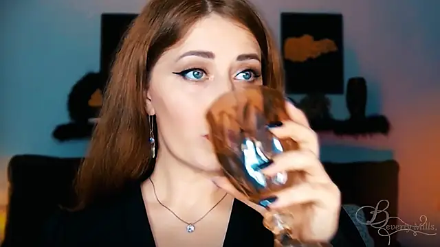 Snapshot of MissBeverlyMills chatting on 09-10-25, 07:14 MissBeverlyMills online show from 09-10-25, 07:14