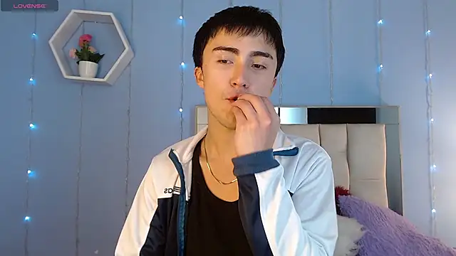 Snapshot of santi-fabulous chatting on 12-03-24, 09:23 santi-fabulous online show from 12-03-24, 09:23