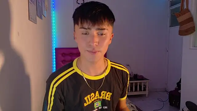 Snapshot of santi-fabulous chatting on 12-18-25, 03:01 santi-fabulous online show from 12-18-25, 03:01